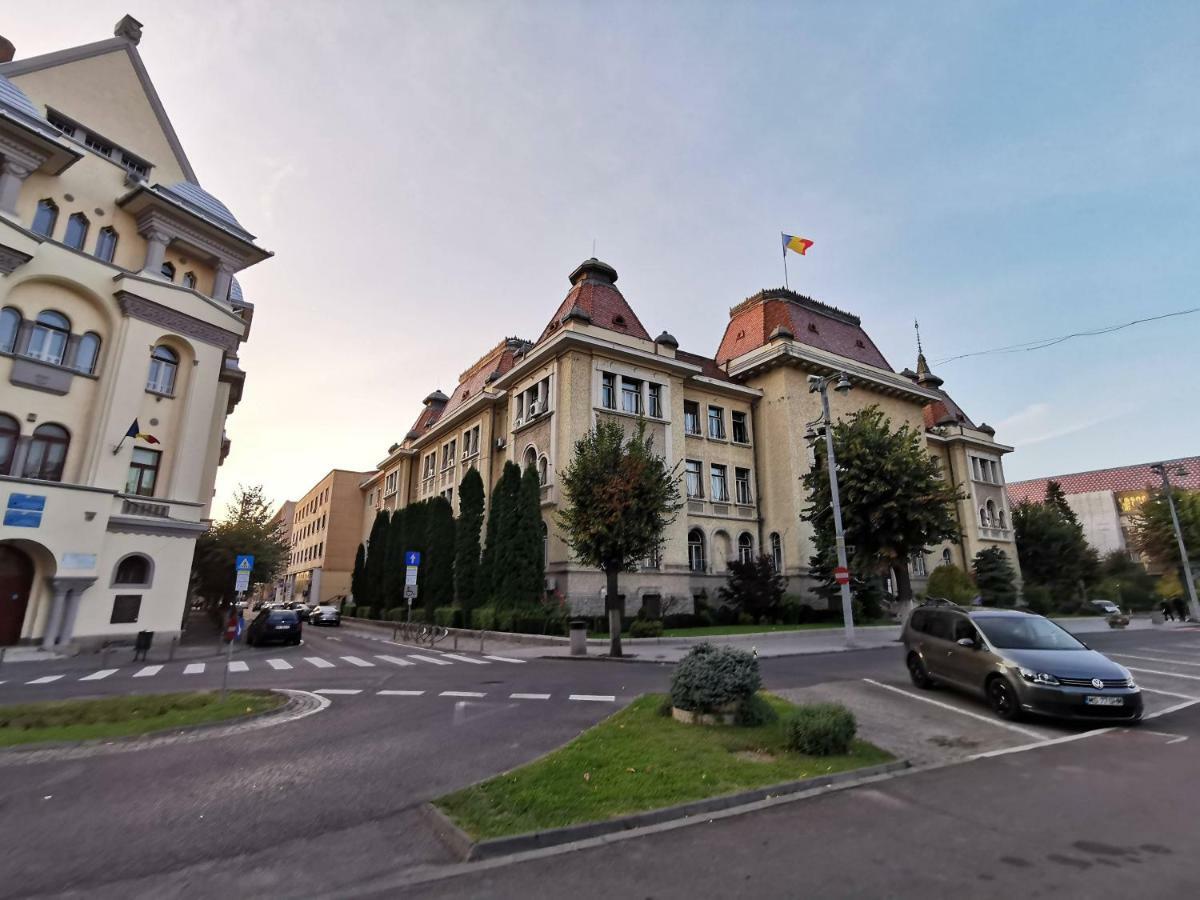 Youth Central Apartment Тыргу-Муреш Экстерьер фото